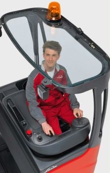 With an unobstructed upward view and no distracting load backrest, the new Linde reach trucks can be kitted out with an optional, end-to-end, panoramic toughened glass roof, which also protects the driver from falling objects.Photo by Linde Material Handling 