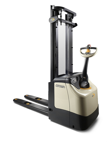 Crown ES/ET 4000 stacker forklifts