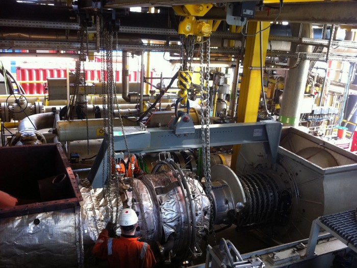 Routine maintenance of turbine in offshore conditions using single high performance J D Neuhaus air operated hoist.Photo by J.D. NEUHAUS GmbH & Co. KG