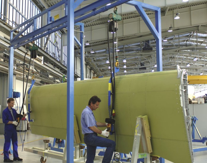 Hoists from the J D Neuhaus Mini range being used to handle aircraft components.Photo by J.D. NEUHAUS GmbH & Co. KG