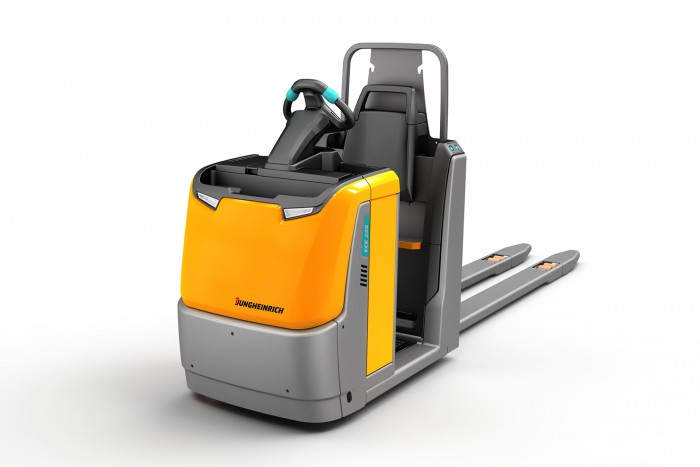 ECE 225 horizontal order picker wins key design award.Photo by Jungheinrich AG