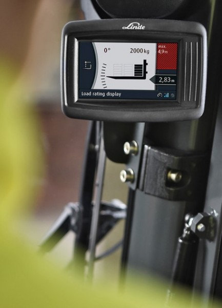 The Linde Safety Pilot (LSP) features an electronic load rating display that provides important operating details to the driver. These include in particular the weight of the load being handled, the current and the maximum permissible lift height, the tilt angle of the fork arms and visualisation of the load centre of gravity.Photo by Linde Material Handling GmbH