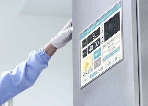 The flush front surface looks like an integral part of the control panel, which gives a premium feel to the machine and enables machine builders to reinforce their own brand and corporate identities. Photo by Thinkstock, Mitsubishi Electric Europe B.V.