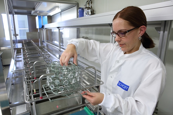 Before the coating, optical glasses are cleaned thoroughlyPhoto by SCHOTT AG