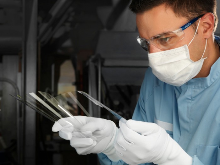 SCHOTT received the German Industry Innovation Awardfor its ultra-thin glass. Thinner than human hair, flexible and yet very strong, it serves as the basis for product innovations in the electronics and semiconductor industries.Photo by SCHOTT AG