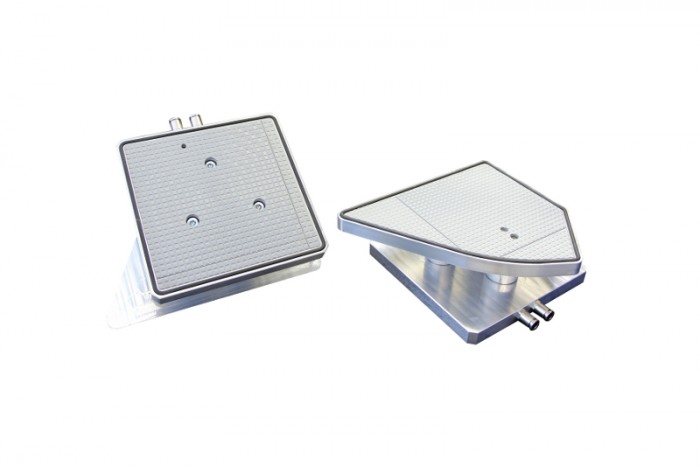 Example of a vacuum block VCBL-GL with a customized suction plate for clamping glass workpieces.Photo by Schmalz GmbH J. Förder- und Handhabungstechnik