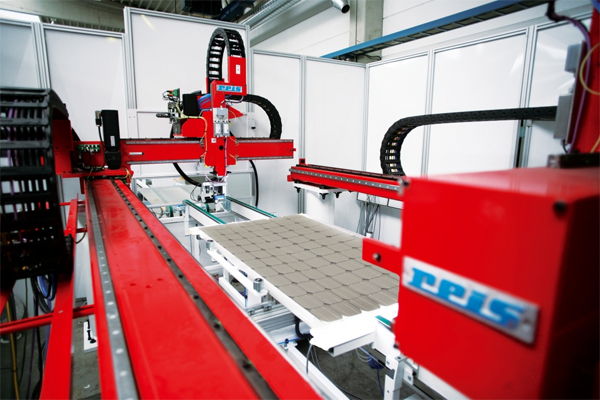 Cost-optimized production of solar module Photo by REIS ROBOTICS 