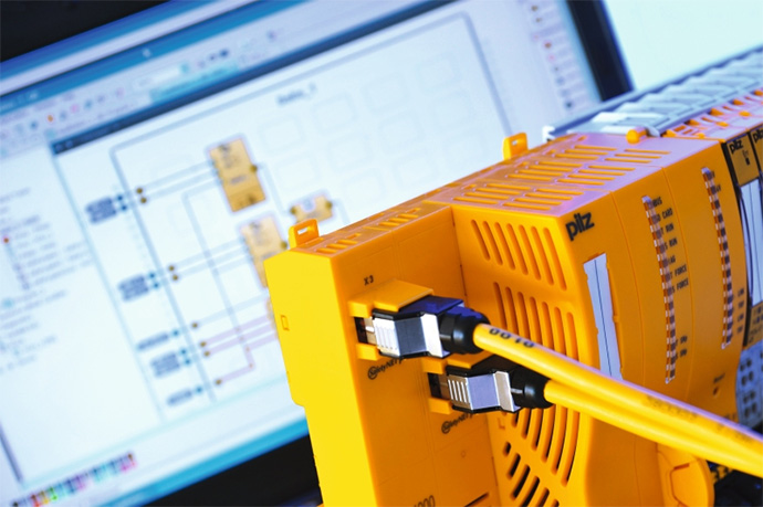 Operator terminals PMI 6 Control  Photo by Pilz GmbH & Co. KG 