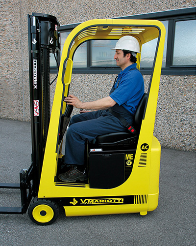 Low profile reach forklift