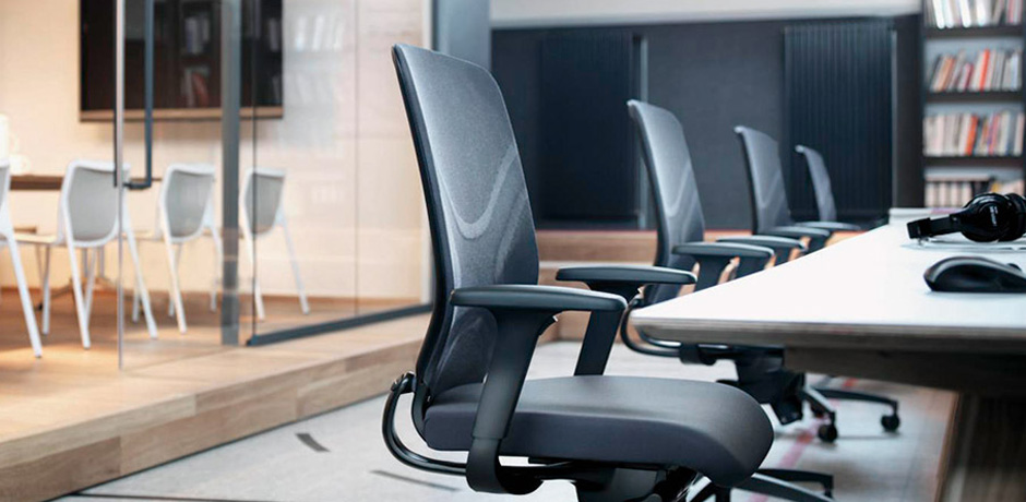 Modern design office seating, desks and conference rooms by Wilkhahn