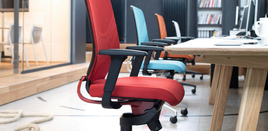 Modern design office seating, desks and conference rooms by Wilkhahn