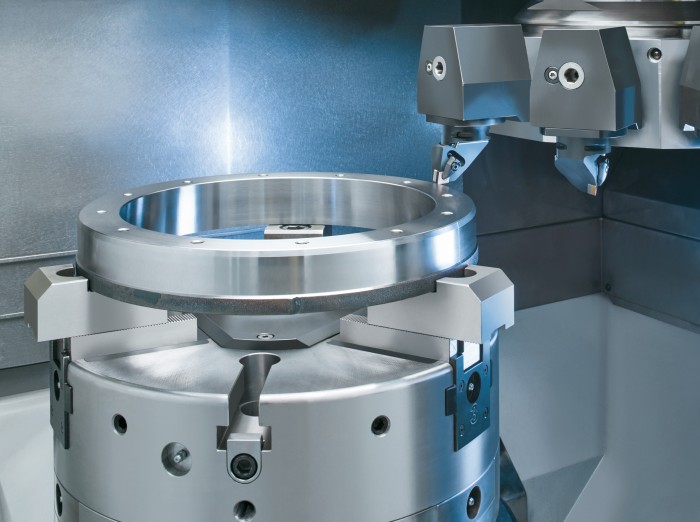 The bottom spindle of Vertical Turning Center can hold workpieces with a diameter of up to 450 mm. These are machined by the 12-station disk-type turret which can be fitted with both turning and driven tools. Photo by EMAG Holding GmbH