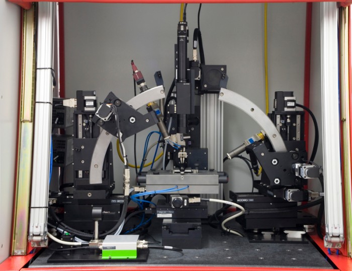 High-precision laser-welding: the NanoWeld welding robot connects fibre optics with a diameter of 10 micrometres. The laser moves within a range of 100 nanometres. Photo by Haydon Kerk Motion Solutions, Inc