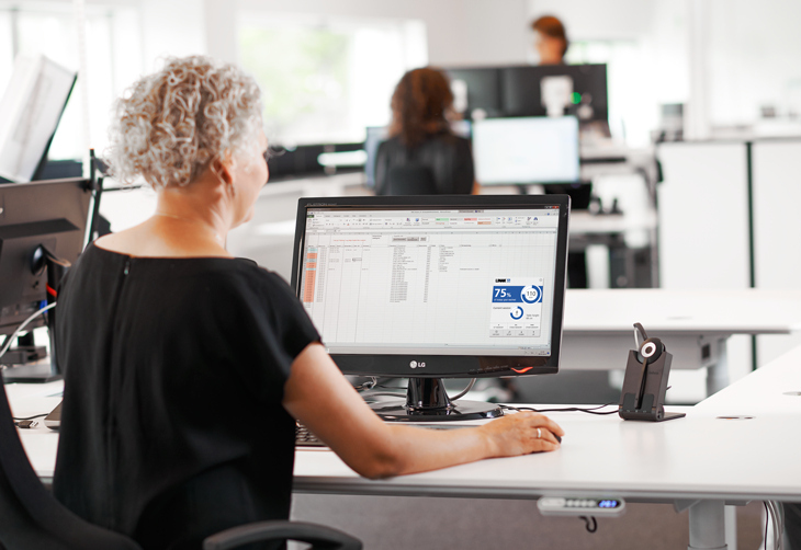 Desk Control LINAK Desk Control provide personal assistance for optimum use ...