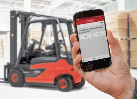 With the “pre-op check” app from Linde, the obligatory inspection of an industrial truck before operation can be carried out using Android based mobile devices such as smartphones or tablet computers. Only when the driver has answered all the questions can the forklift or warehouse truck be started.Photo by Linde Material Handling GmbH