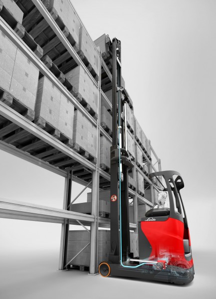 'Dynamic Mast Control' is the name of the innovative assistance system for reach trucks that Linde Material Handling will launch on the market at the end of March and which can help to significantly increase handling capacity and safety. Photo by Linde Material Handling GmbH