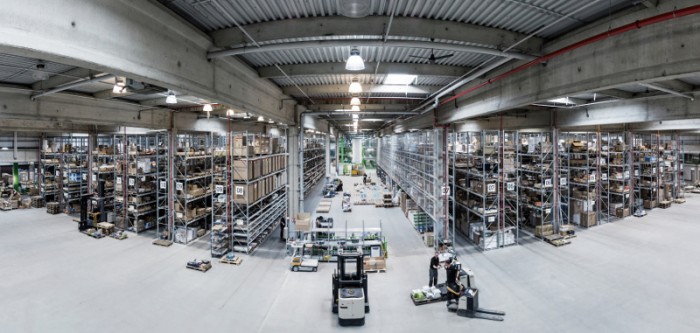For the new central warehouse, Arnsberg-based META-Regalbau supplied and installed a pallet racking system and a multi-tier shelving system.Photo by META-Regalbau GmbH & Co. KG