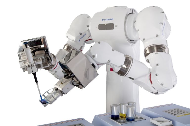 Automated laboratory tests with robots by Yaskawa NEWS